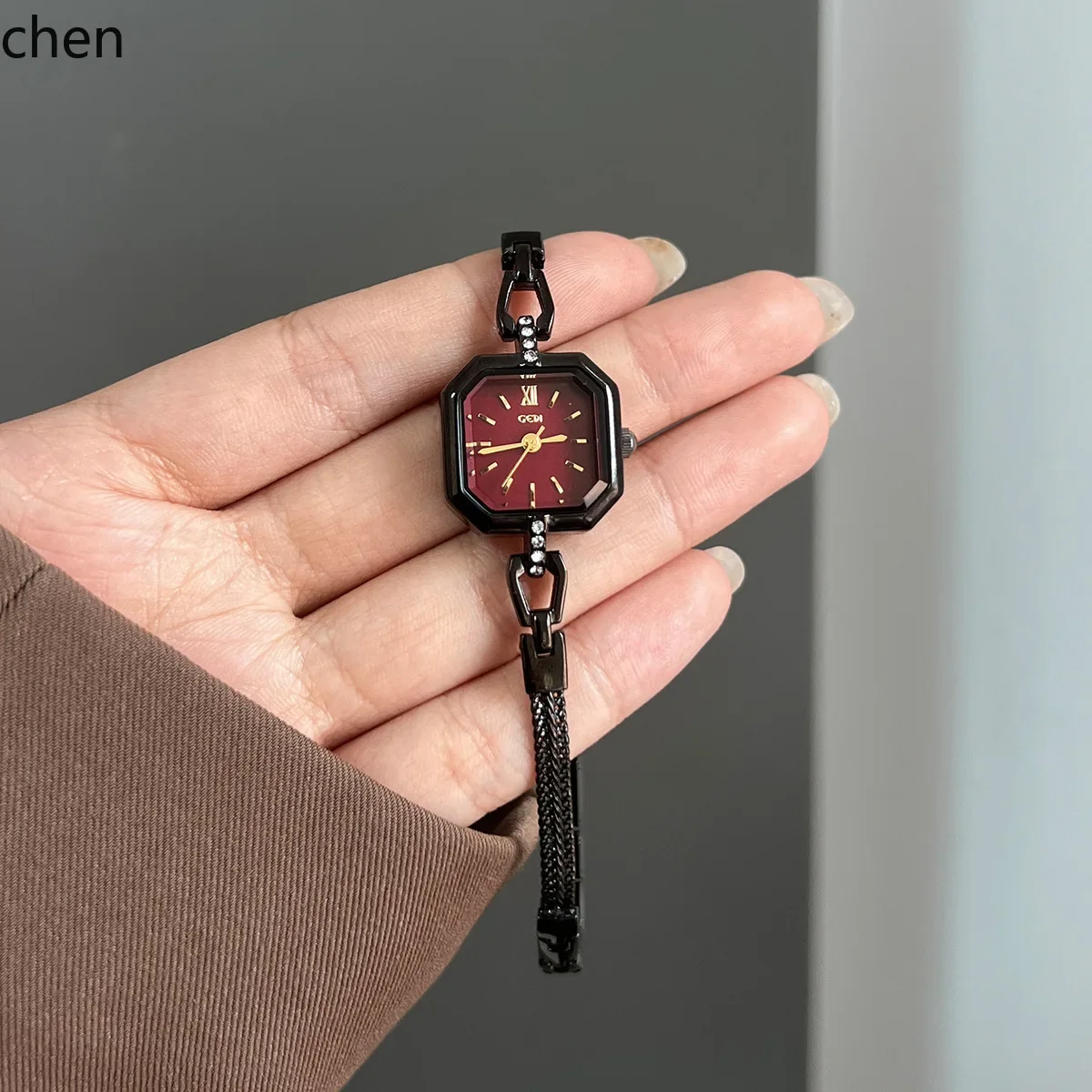 

ii9 fashionable, exquisite, and high-end alloy quartz watch - vintage, niche, and stylish women's watch