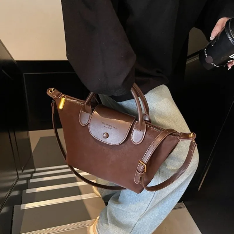 

Contemporary Women Bag With Secure Magnetic Clasp Closure Underarm Shoulder Bag For Easy And Quick Access