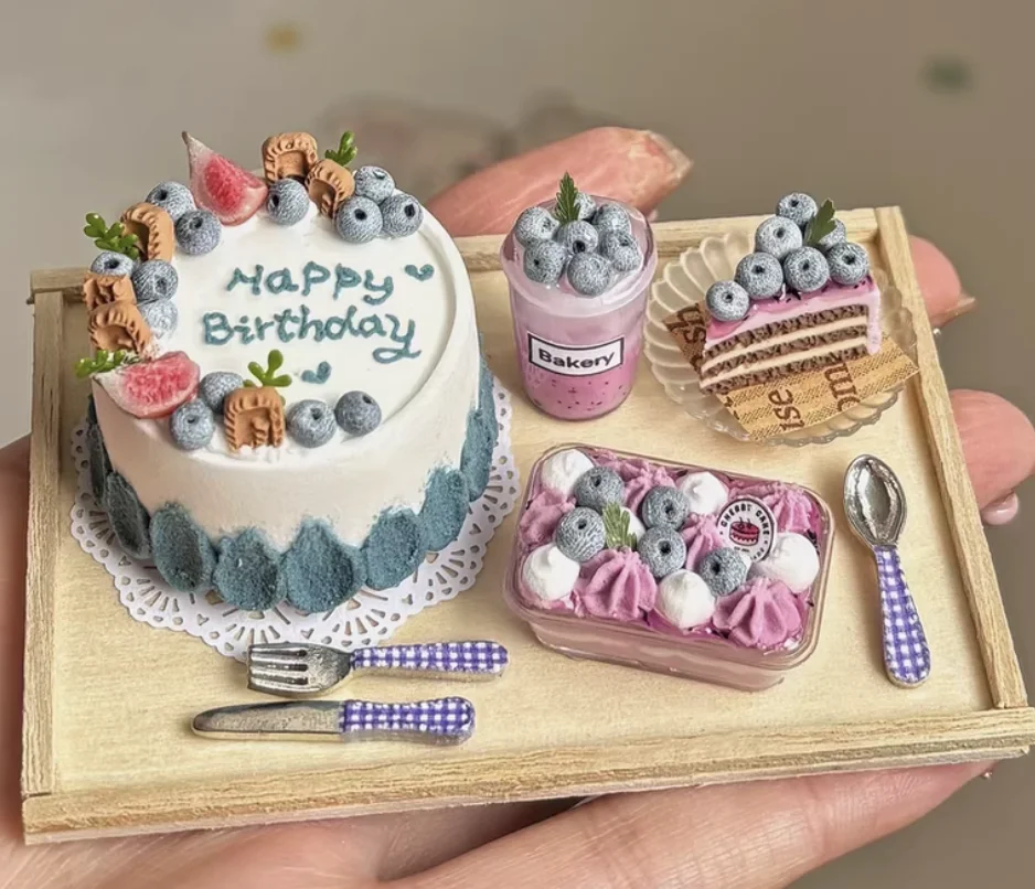 حلوى مصغرة من الطين المصنوع يدويًا، كعك كانيل عتيق مصنوع بشكل رائع، مجموعة طعام واقعية لبيت الدمى بمقياس 1:6