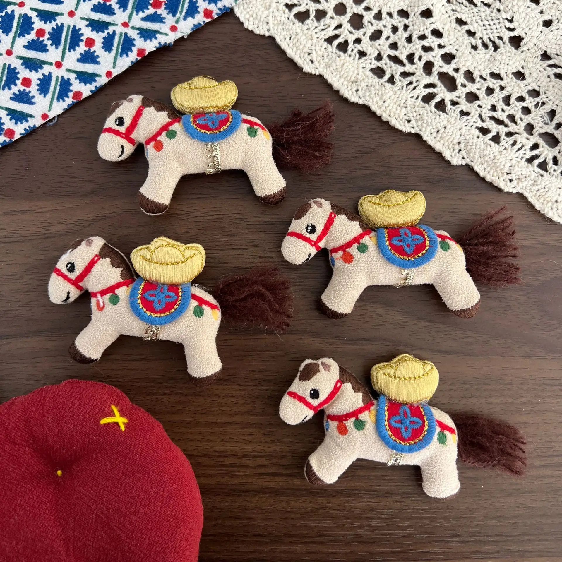 Brooch Pin DIY Accessory Cotton Filled Linen Embroidered Lucky Horse for Kids Scarf Clothing Bag Decor Mini Lightweight
