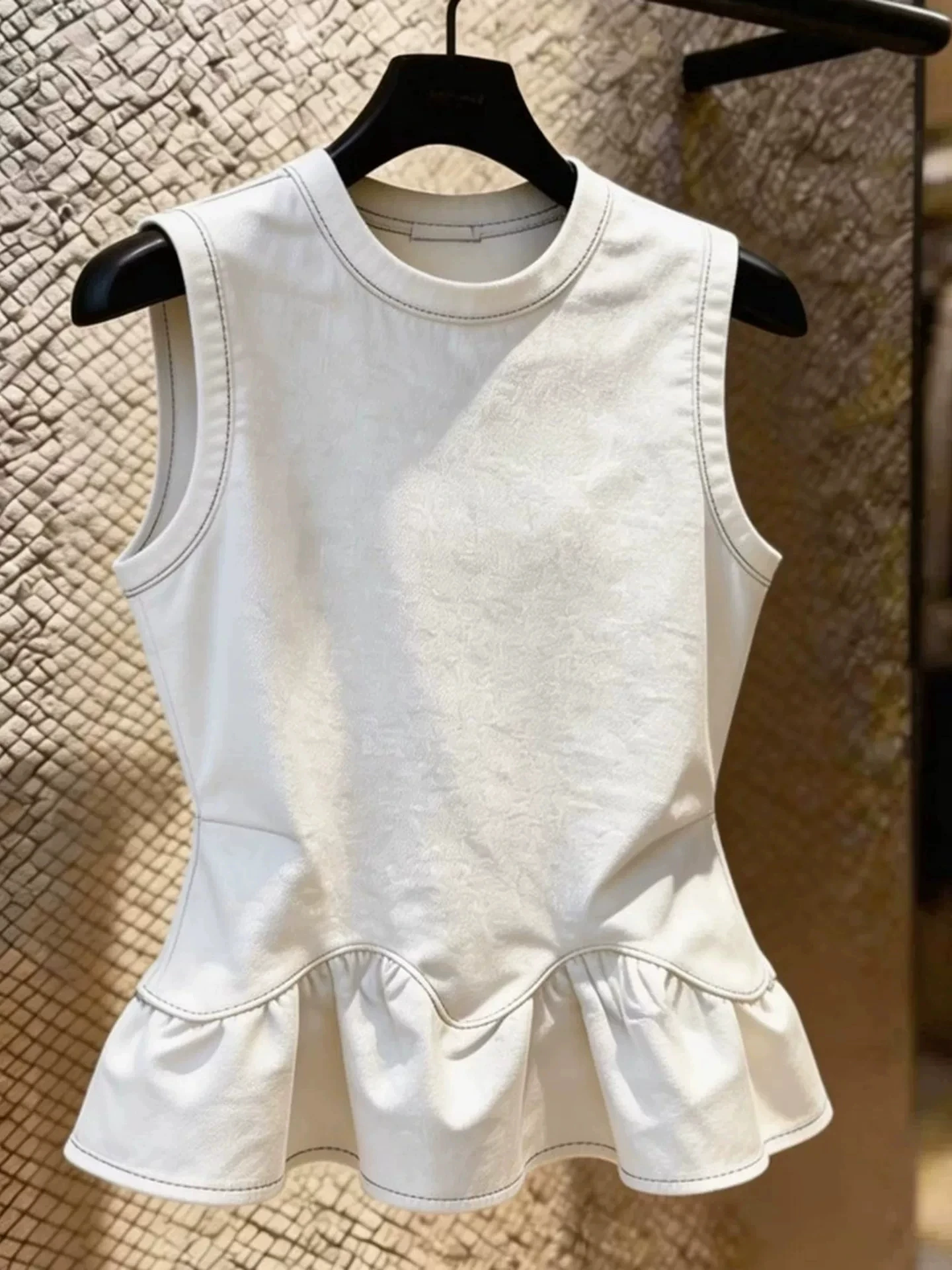 2026 Summer Commute Style White Sleeveless Ruffle Hem Vest Women's Bottom Bloom Large Size Top Polyester Fiber Slimming Effect view 3