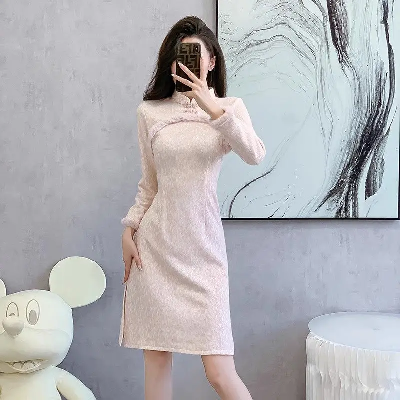 New Chinese Style Cheongsam 2024 Autumn And Winter Stand Collar Fashion Slim Young Girl Retro Plush Thick Dress Qipao a316