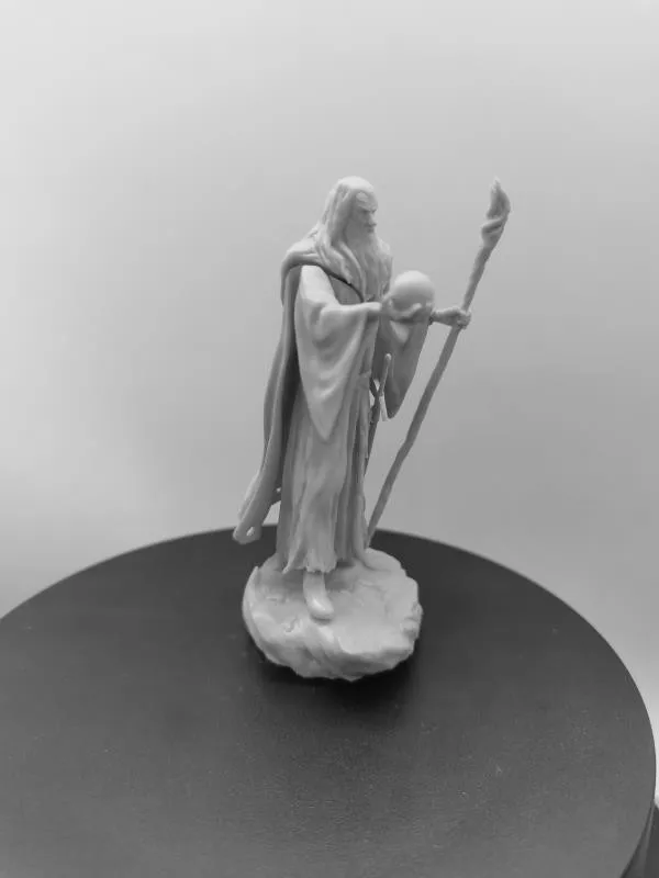 1/24 Scale Die-casting Resin Model Kit Grey Robe Wizard Figure Miniatures Gk Unassembled and Unpainted Diy Toys Free Shipping