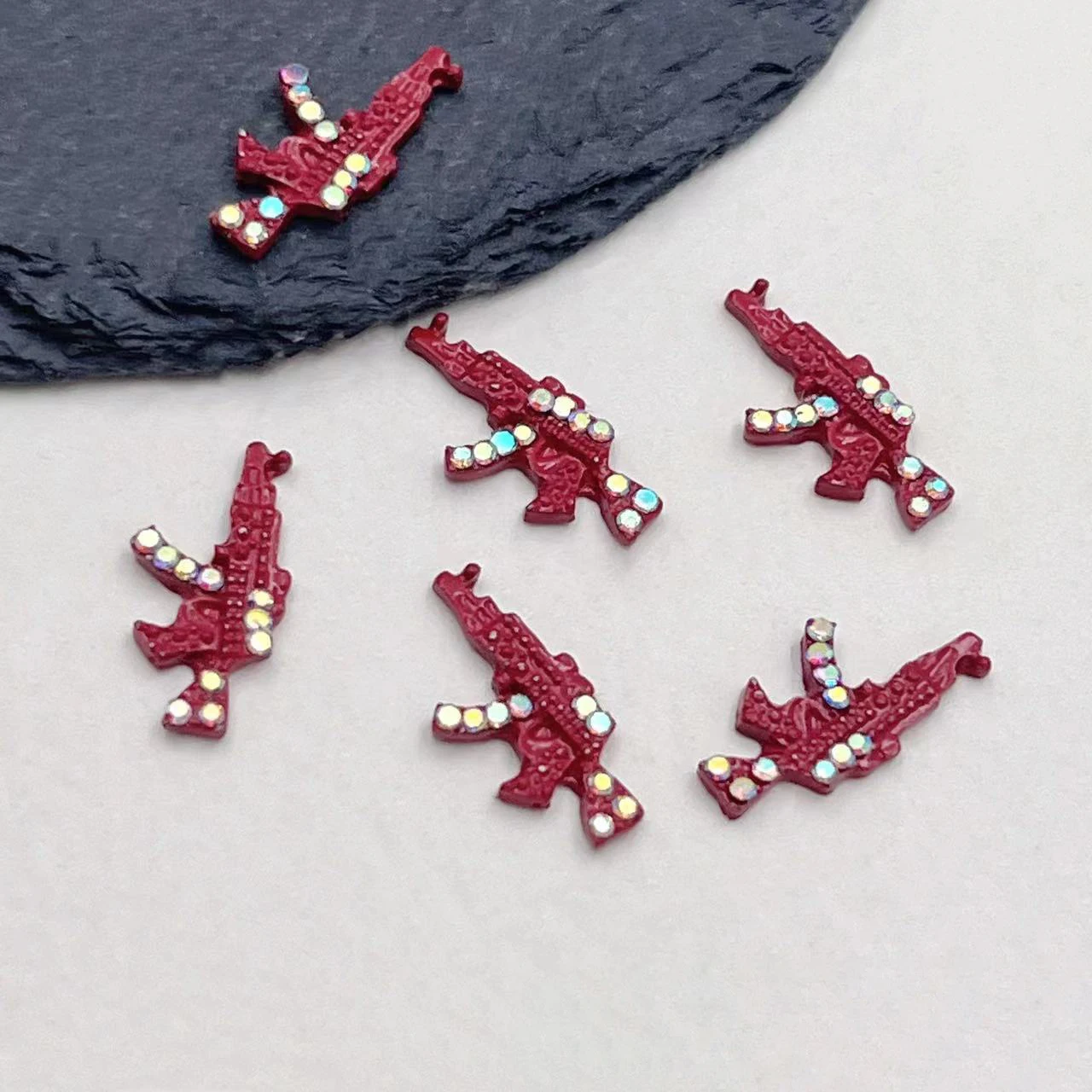 مسدس سحر الأظافر ، بخاخ الطلاء الأحمر ، سبائك المجوهرات الفاخرة ، 3D AB ، الماس الأبيض ، فن الأظافر المعدني ، ديكورات أحجار الراين ، 10: 10