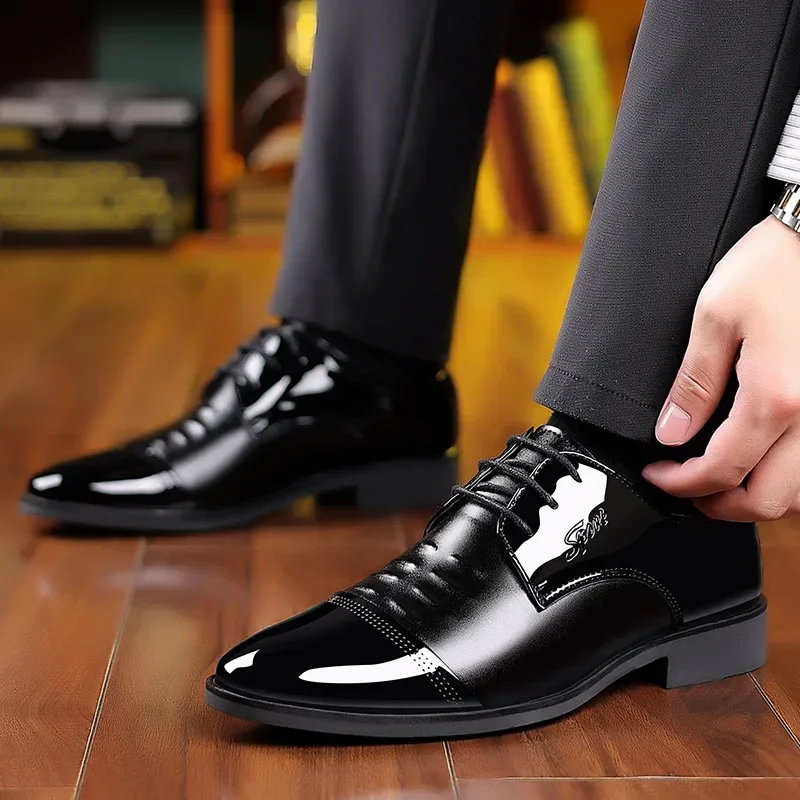 

Men's Leather Shoes, Fashionable Glossy Patent Leather Business Formal Shoes, British Pointed Oversized Casual Leather Shoes