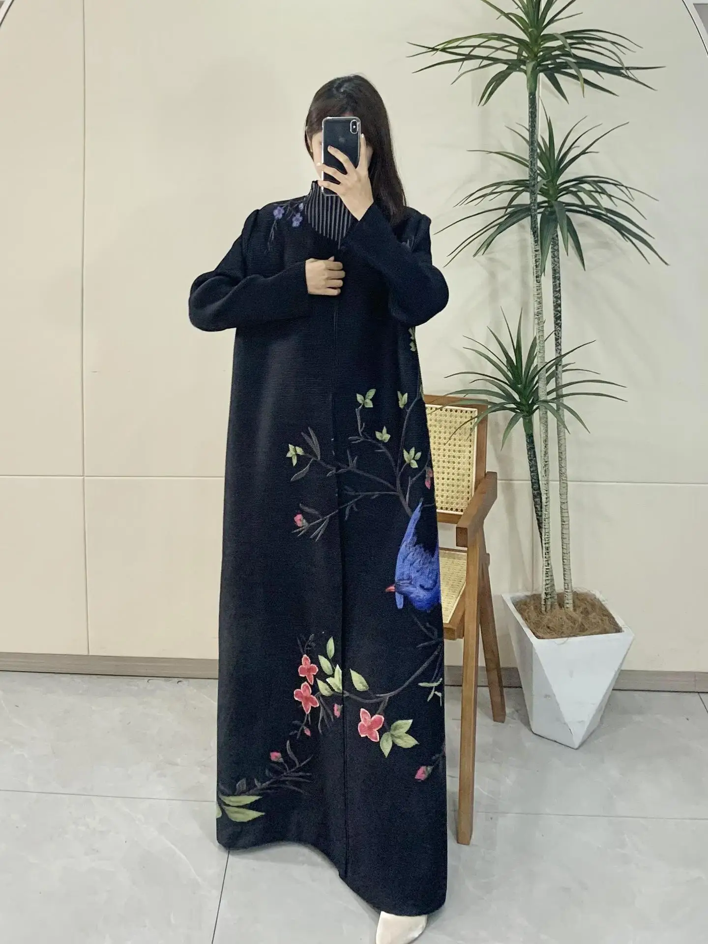 

Miyaki Pleated Plus-Size Women's Robe, Long Cloak, Cardigan, Trench Coat with Belt, Slim-Fit, Long, Conservative, Middle Eastern Hot-Selling, Long-Sleeve Printed Black