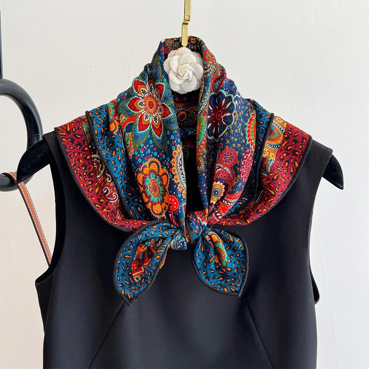 

Luxury Brand 82% Wool 18% Silk Scarf for Women Warm Neck Warmer Vintage Red Blue Ethnic Paisley Print Scarves Ladies