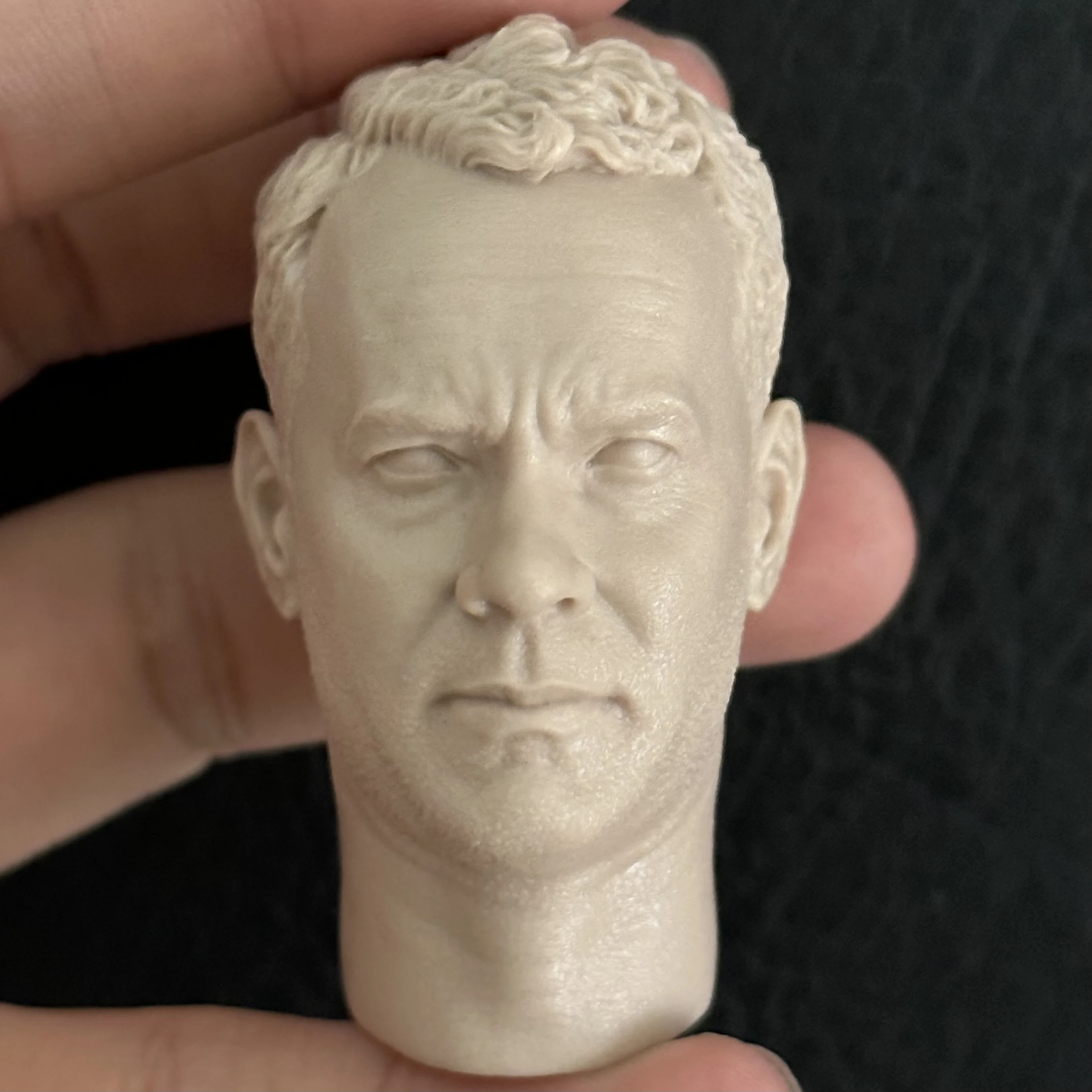 

1:6 Die-Cast Resin Figure Model Puzzle Kit Figure Head Tom Hanks Exquisite Sculpted Model Unpainted (50mm)