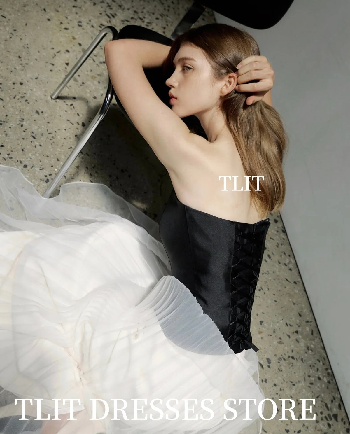 فساتين سهرة أنيقة من TLIT بألوان متباينة من الساتان الأورجانزا على شكل حرف a بدون أكمام على شكل حرف a بدون حمالات فساتين حفلات مخصصة