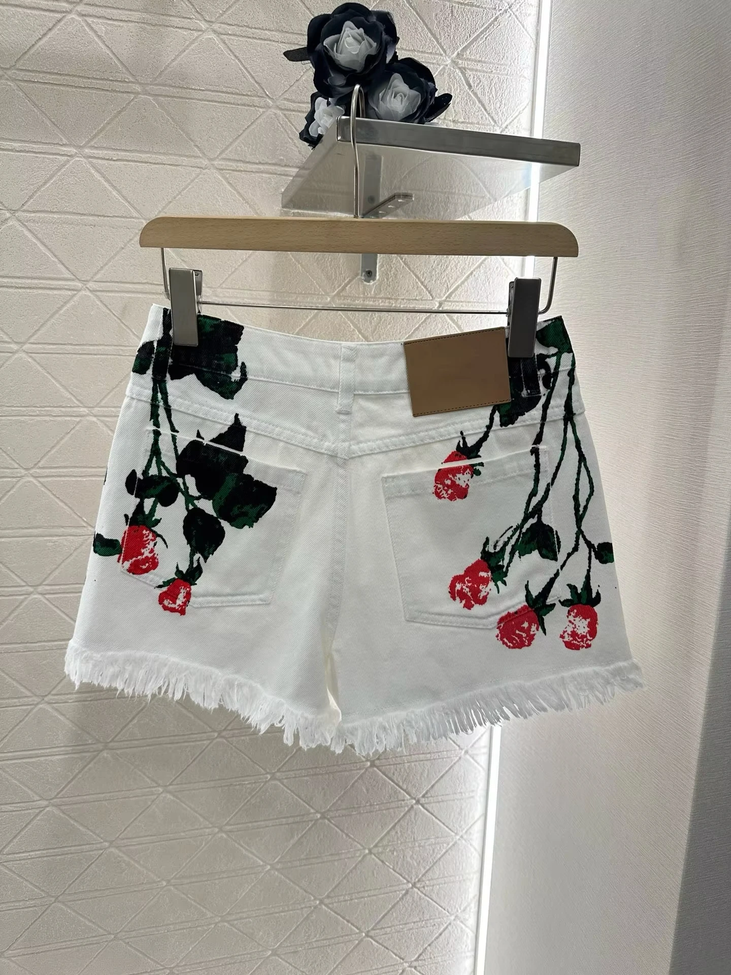 

Designer Brand 2025 Spring/Summer New Rose Shorts