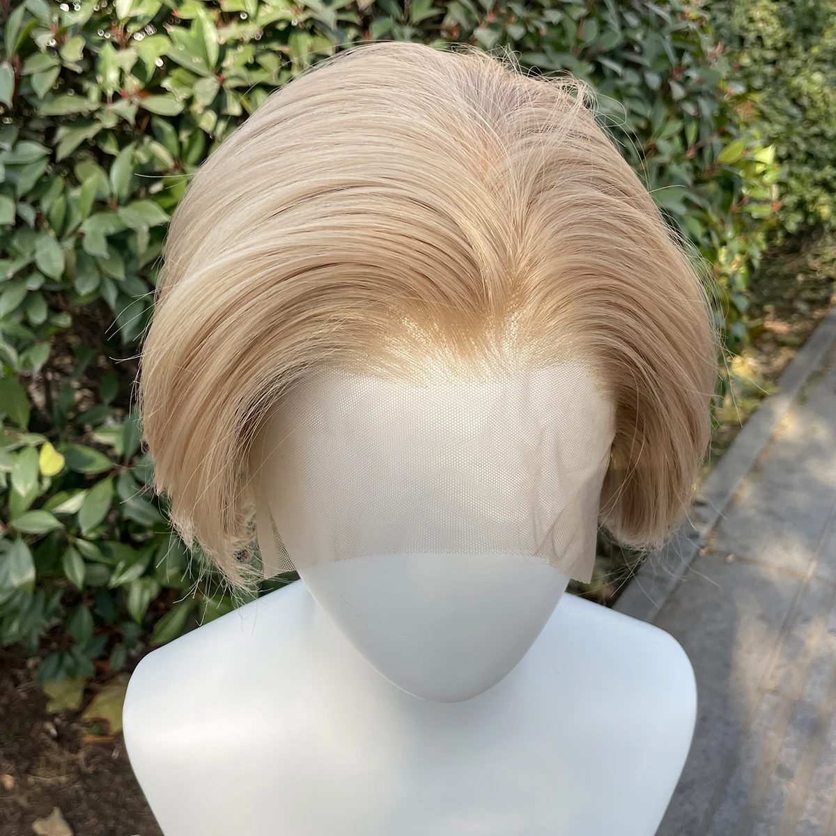 Honigblonde kurze Bob-Schnitt 13 x 4 synthetische Lace-Front-Perücken für Frauen, Pixie-Kunsthaar-Perücken, halb handgebunden, ohne Kleber, 150 % – Detail 3