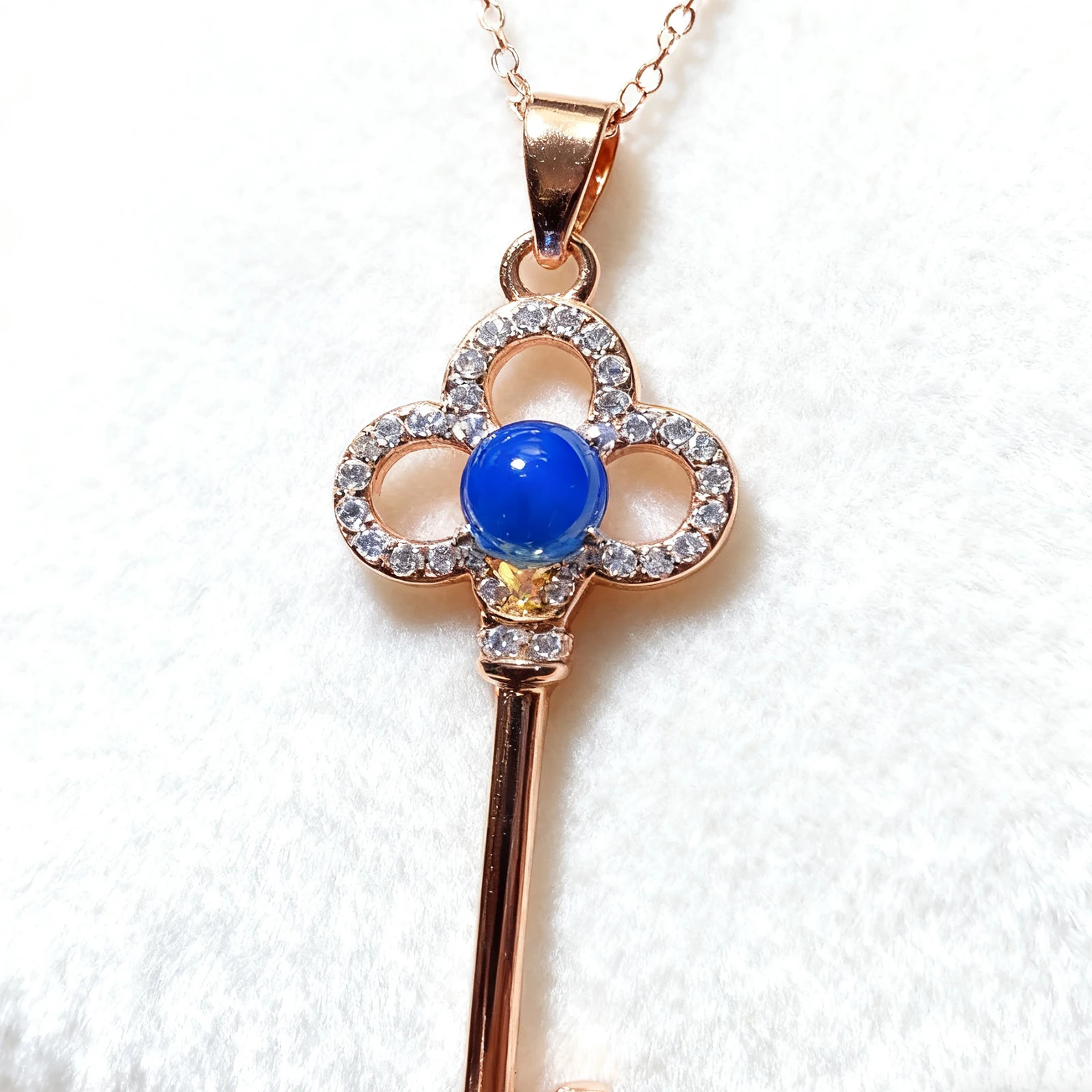 

Женское ожерелье RoseKey из стерлингового серебра с покрытием из розового золота 4 мм, круглая подвеска из балкотного янтаря, белые акцентные камни, романтический подарок для нее