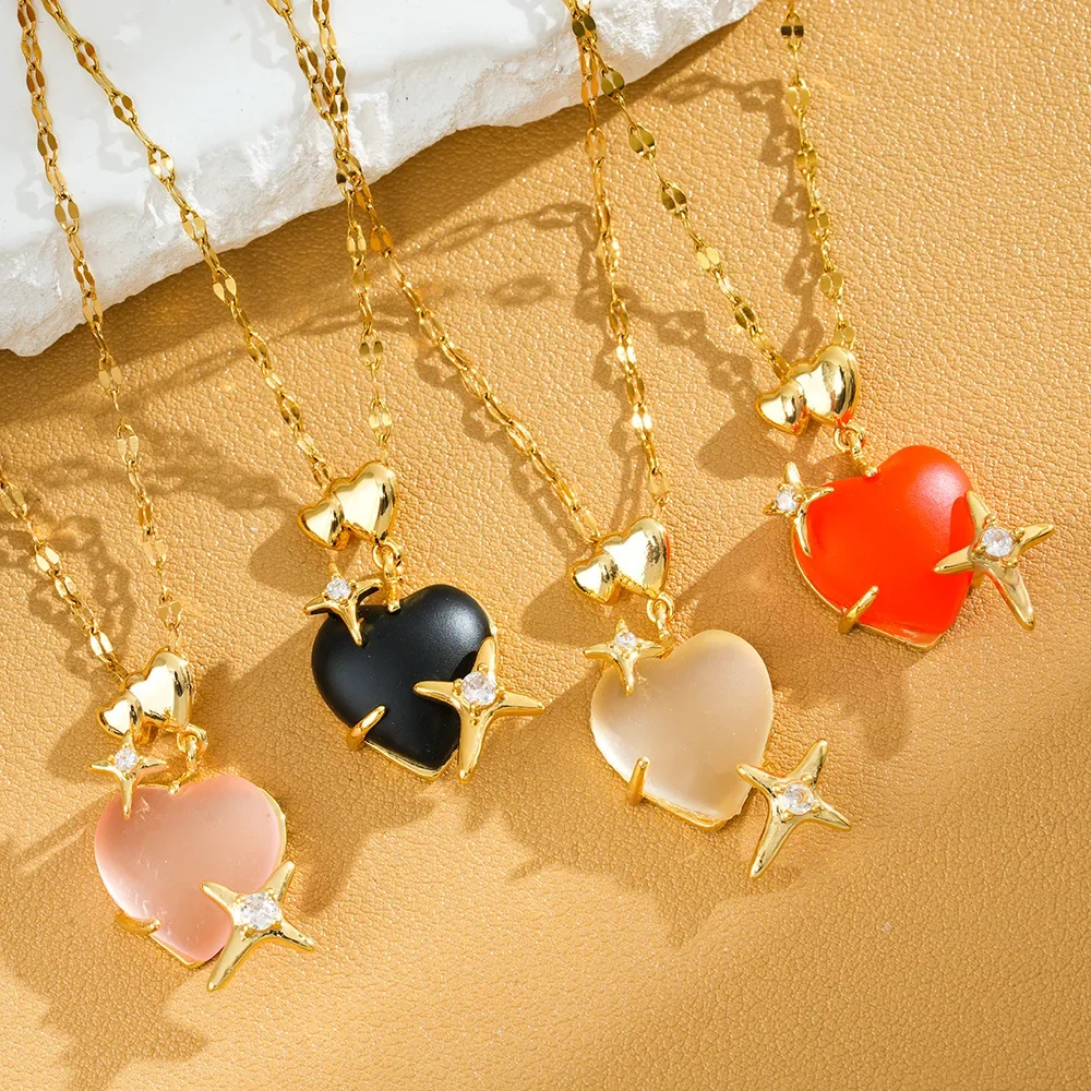 La nuova collana in acciaio al titanio a forma di cuore del 2025 è un cuore rosso di fascia alta unico e versatile per le donne