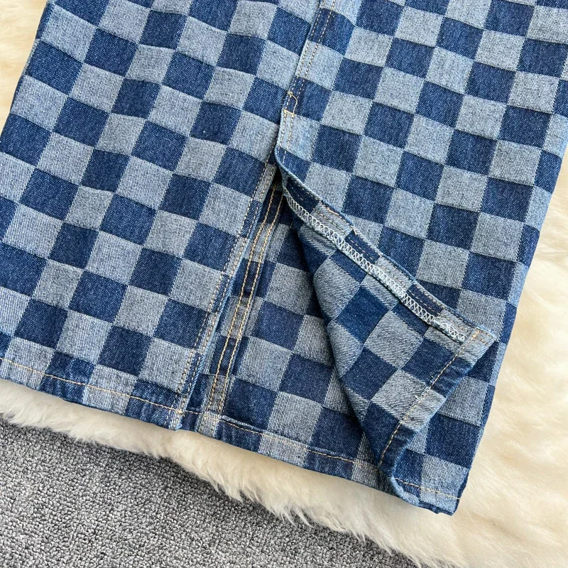 Personalità della moda Scacchiera Griglia Forcella aperta Gonna a trapezio in denim Versione coreana delle gonne sottili di media lunghezza a vita alta