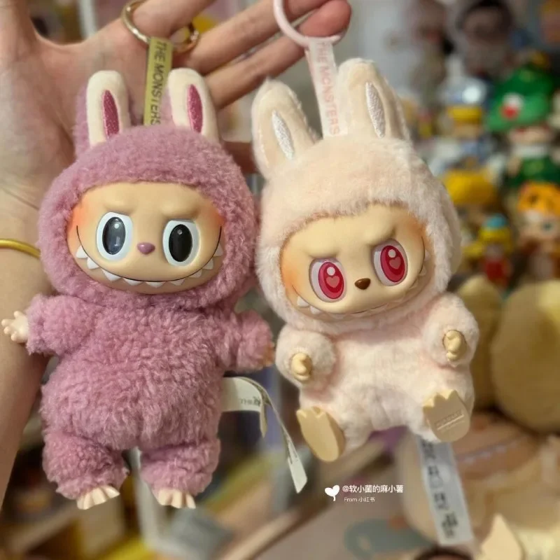 Boneka mainan Labubu Macaron karakter kartun gantungan kunci lucu Anime duduk Pie vinil wajah ornamen mewah hadiah mainan anak-anak