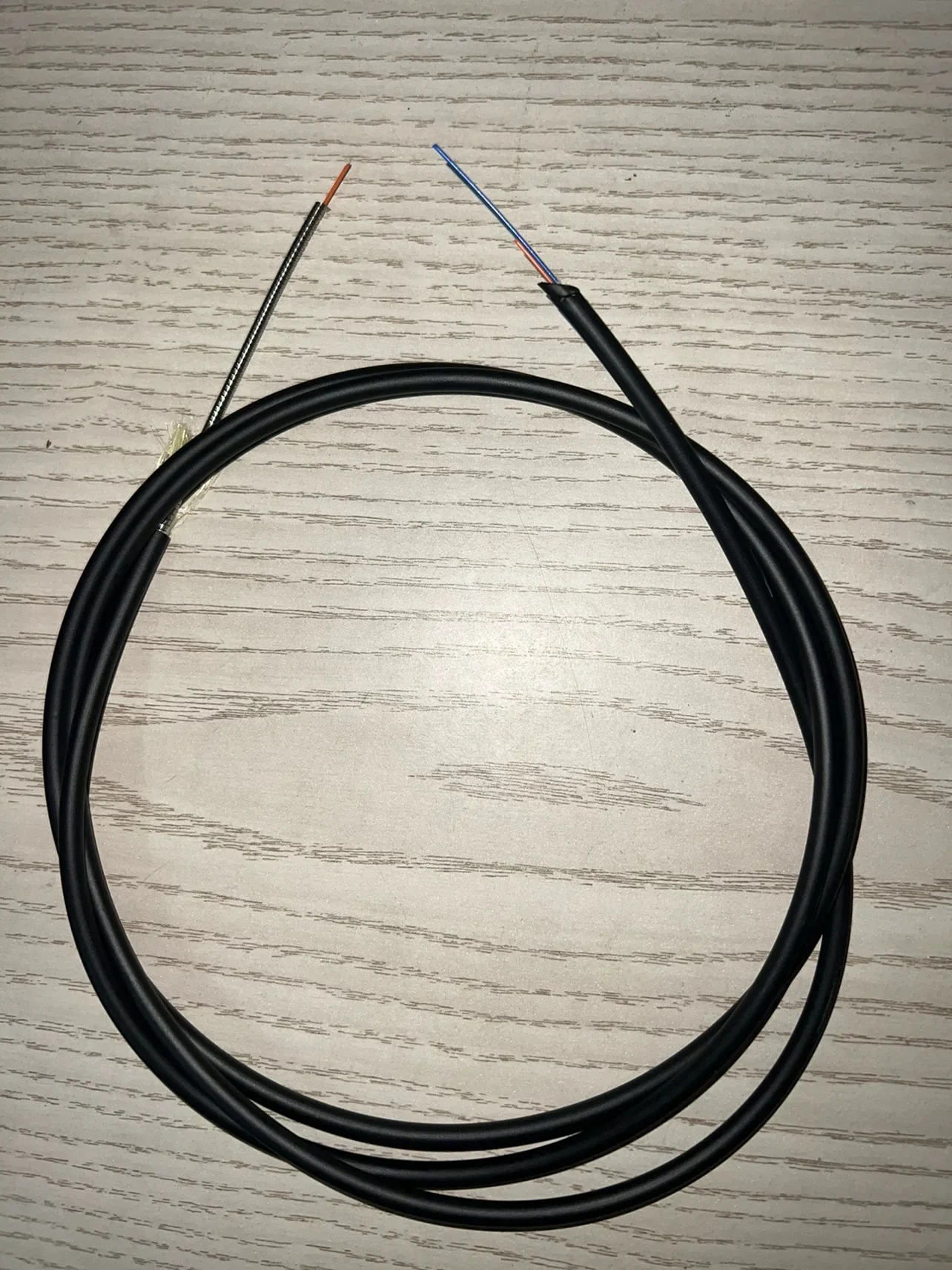 Cable de fibra óptica 1/2/4/6/8/12 núcleos OM3 OM4 tpu blindado lszh fibra única 1C 2C 4C 6C 8C 12C dúplex exterior multimodo a prueba de ratones