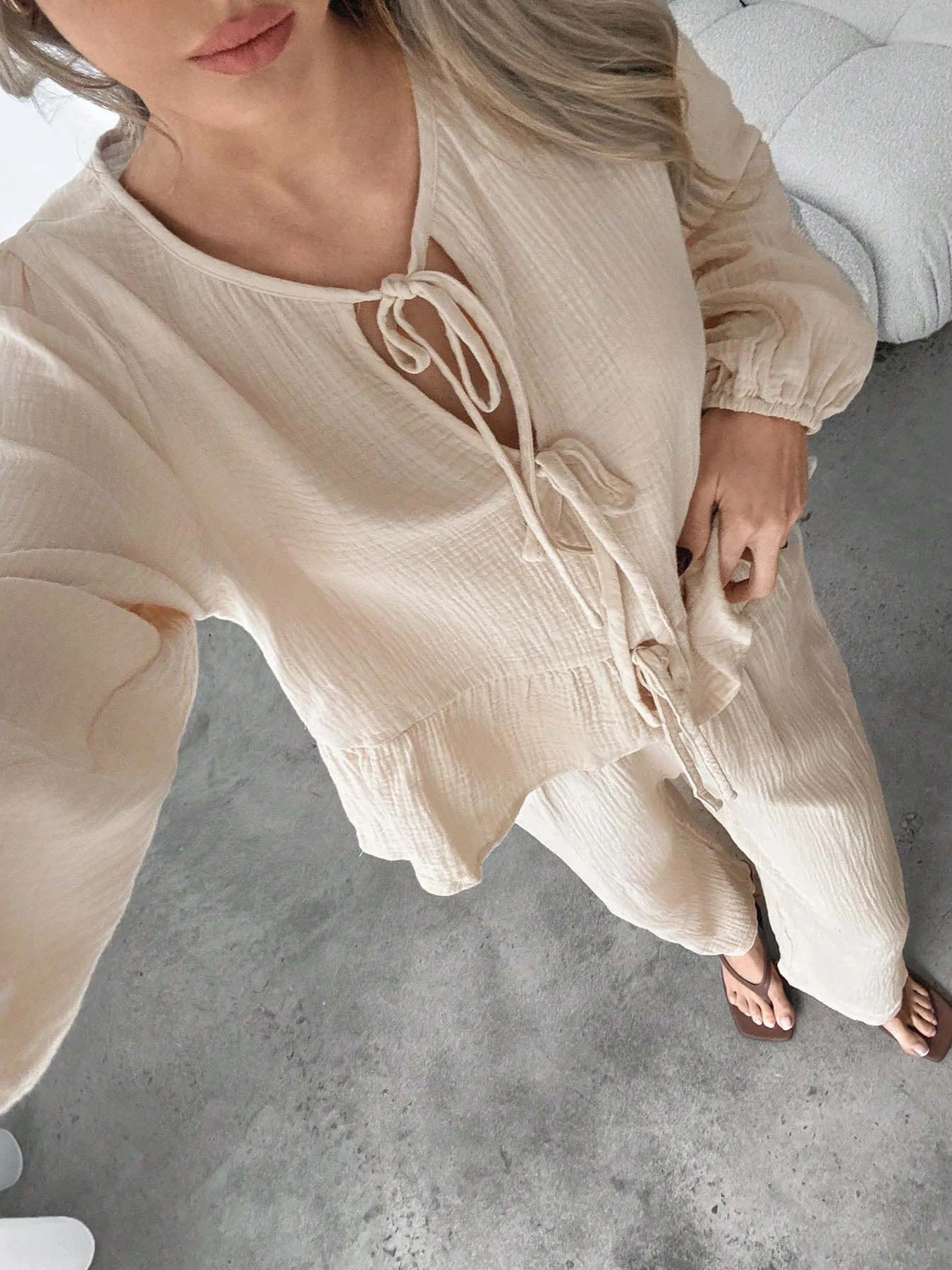 طقم كاجوال وأنيق، قميص علوي بحزام صدر وأكمام طويلة، سروال بلون سادة، طقم نسائي، طقم نسائي شابات 1262