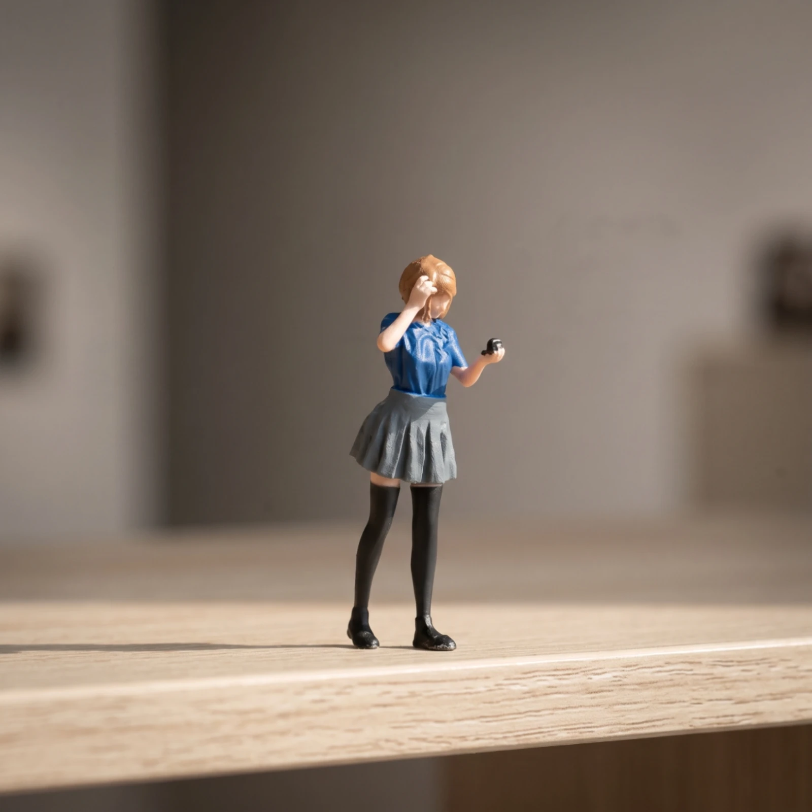 Miniature Girl Figure Tiny Scale Girl Figure Figurines Decorative Cute for Hobbyists, Macro Photography