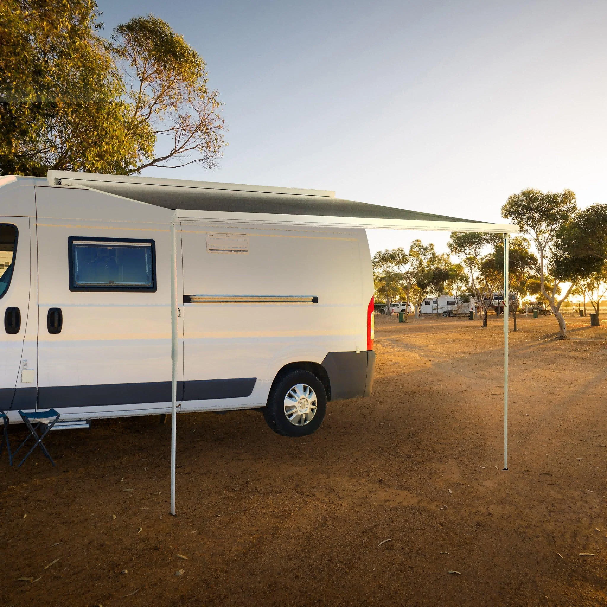 กันสาดหลังคา STLF Awnlux W5800 สำหรับรถตู้ Sprinter และรถบ้าน