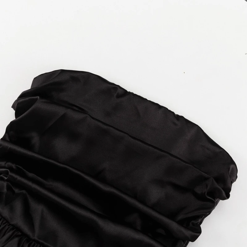 Jednokolorowa, plisowana, krótka sukienka na studniówkę, bez ramiączek, czarno-biała