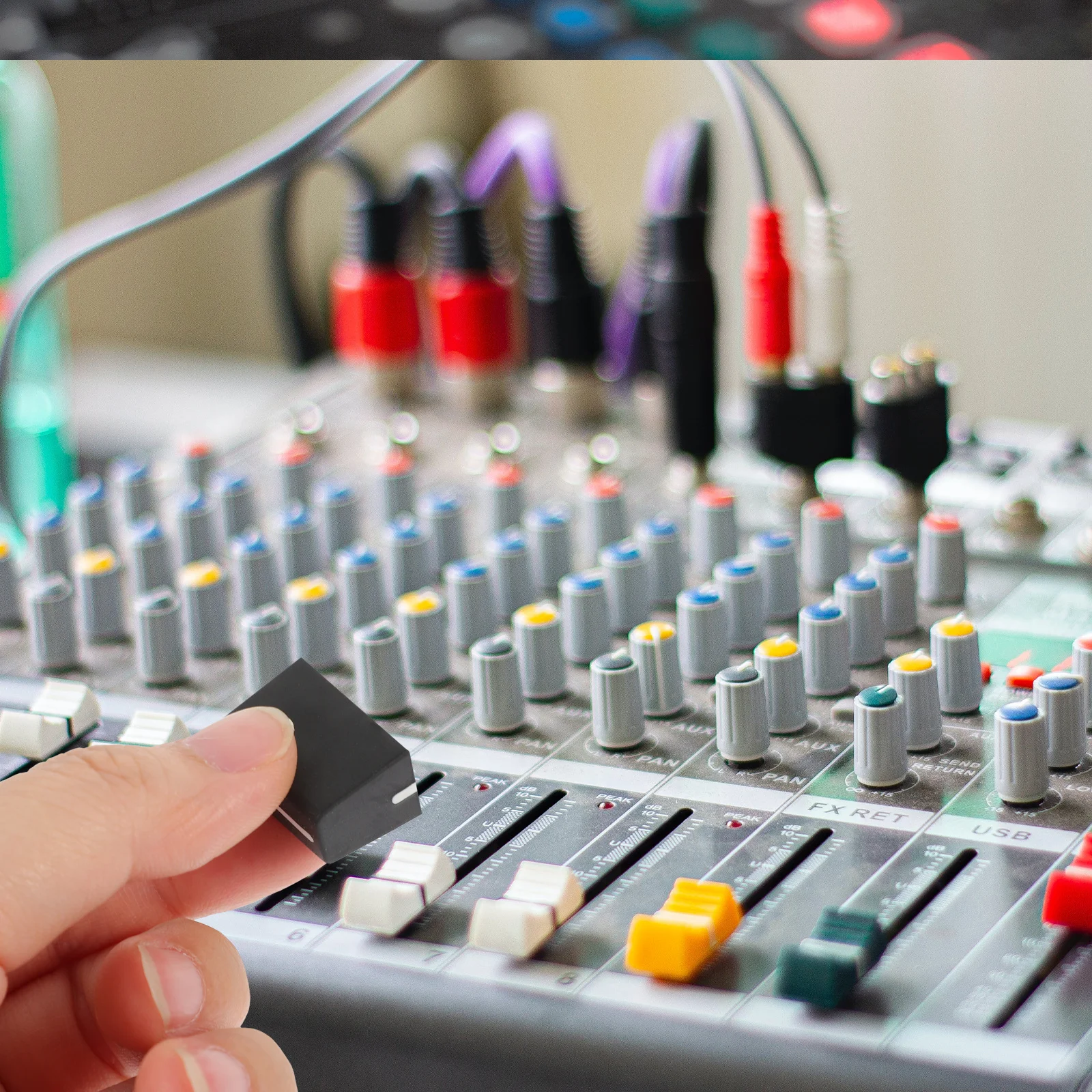 

5Pcs Rubber Fader Caps for Mixer Slide Button Caps Replacement for Audio Console Mixer Smooth Operation Compact Straight Sliders