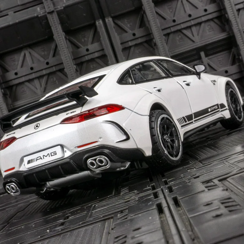 1:24 Mercedes-Benz GT63 Legierungsautomodell, Ornamente, Kollektion, akusto-optisch, zurückziehbare Spielzeugtüren und Motorhaube, Kofferraum kann geöffnet werden.