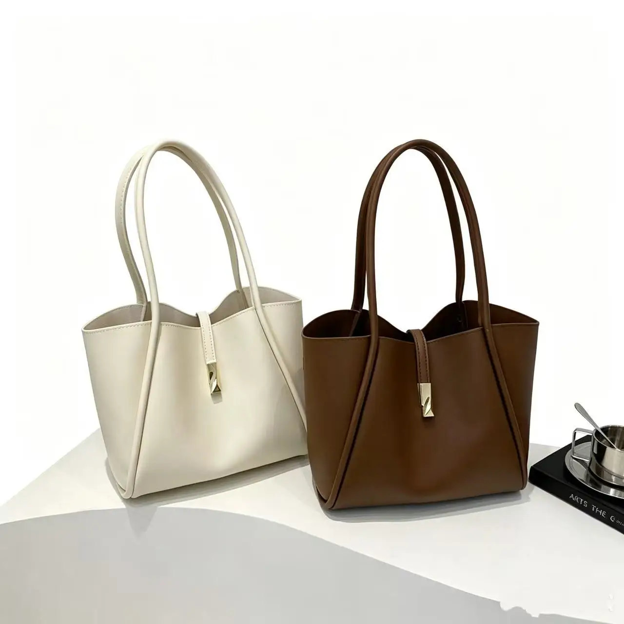 2026 New Style Lock Buckle Trendy Early Spring Fashion Simple Retro Casual Large Capacity Commuter Underarm Tote Shoulder Bag for Women