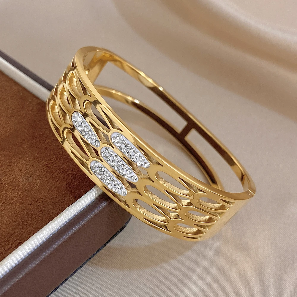 

Freetry Classic Mesh Hollow Stainless Steel Bangle for Women Rhinestone Golden Waterproof Spring Wide Bracelet Lady Jewelry Gift