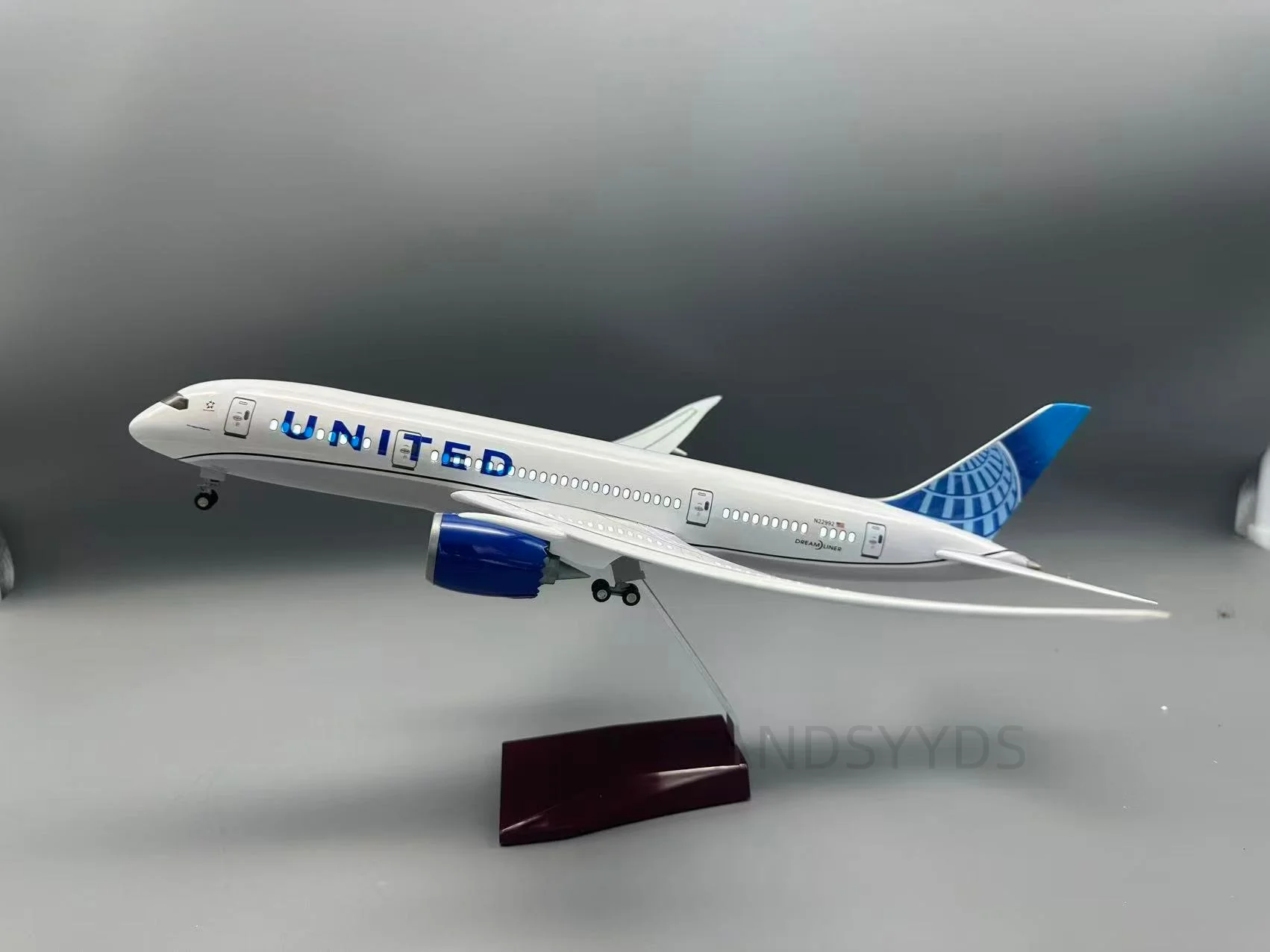 1:130 الخطوط الجوية المتحدة B787 نموذج طائرة جوفاء مضيئة بعجلات نموذج طائرة جمع نموذج طائرة هدية المعرض
