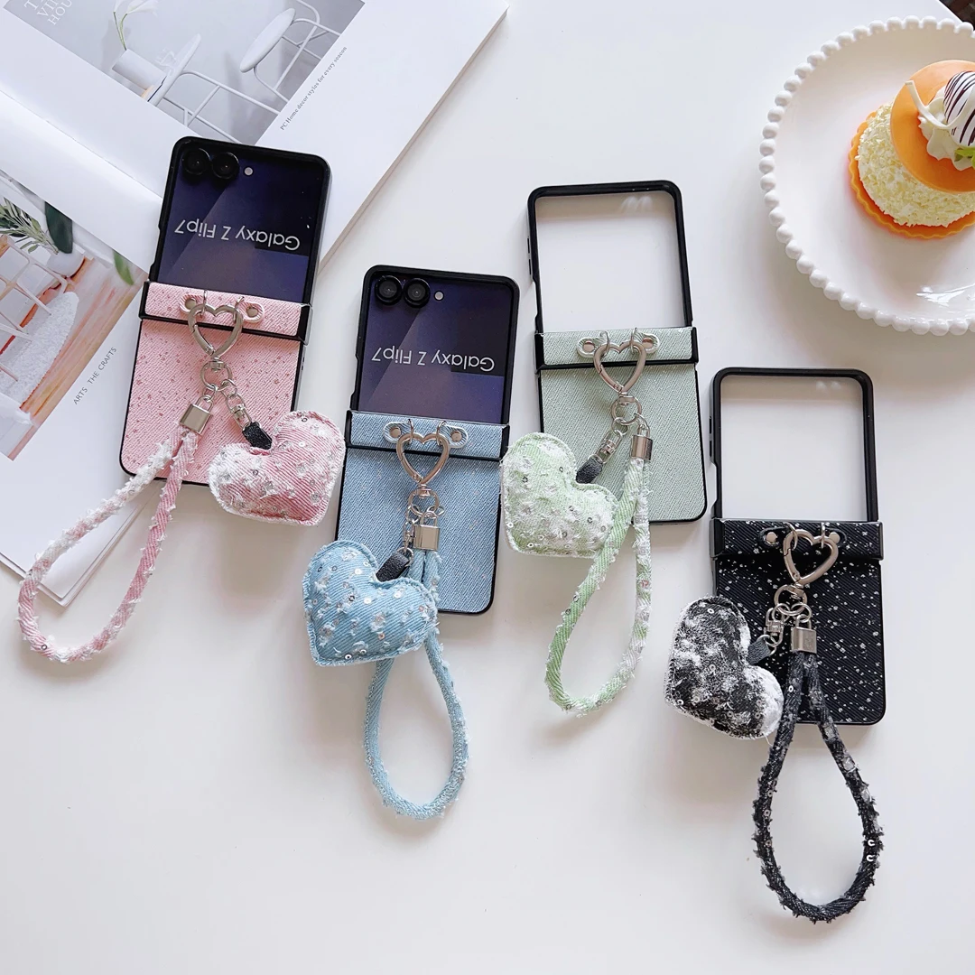 

Cute Heart Love Hanging Denim Phone Case with Lanyard Rope for Samsung Galaxy Z Flip4/5/6/7 - Fashion Stylish Protective Cover