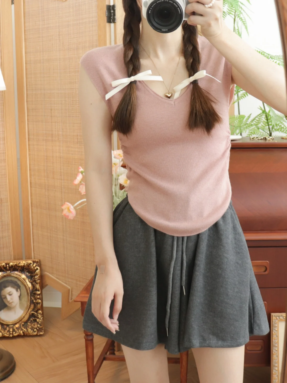 

Autumnal Soft V-neck Pleated Waist-cinching Sleeveless Thin Knitted Top Women's F 7513 Commute Style Short Length Pure Color