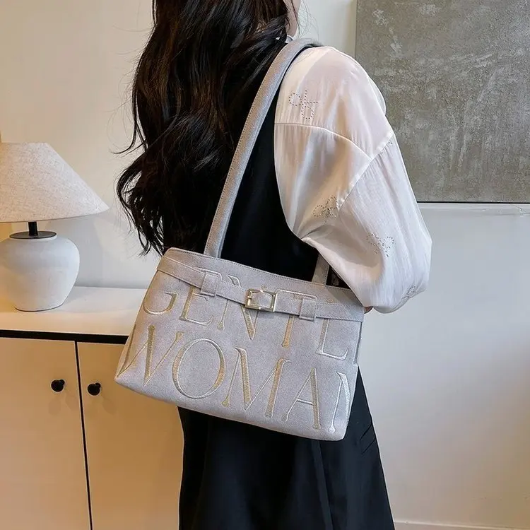 Borsa tote a spalla ricamata in pelle scamosciata 2025 - Borsa a tracolla da donna con tracolla regolabile per gite casual/shopping/vacamenti in spiaggia