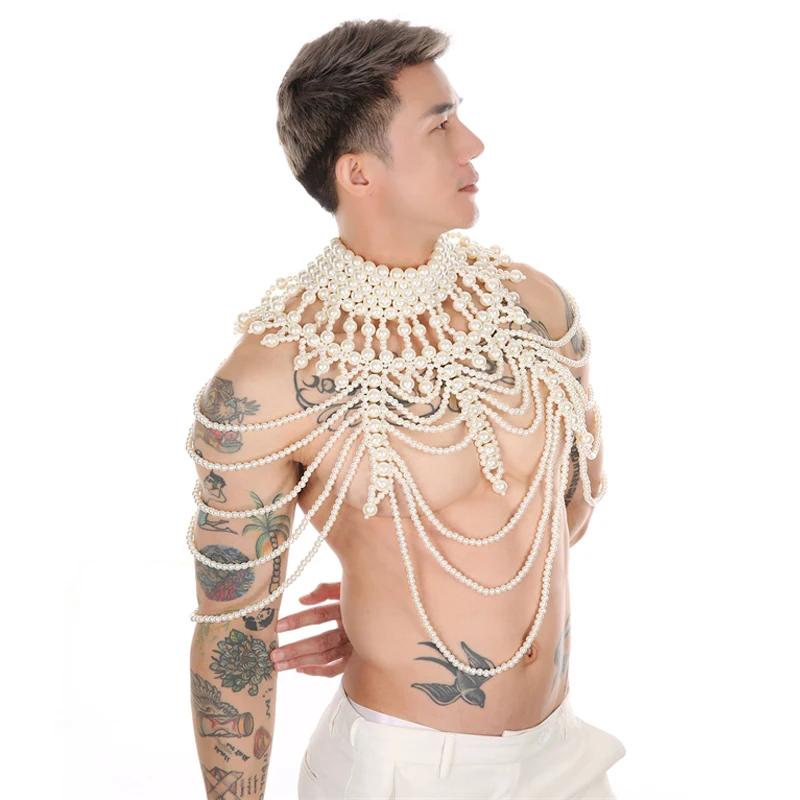 Herren-Umhang für Performance-Kostüme, handgefertigt, mit weißen Perlen, Rollkragen-Oberteil, Sommer-Mantel, schwarzer rückenfreier Umhang, Herrenbekleidung – Detail 7