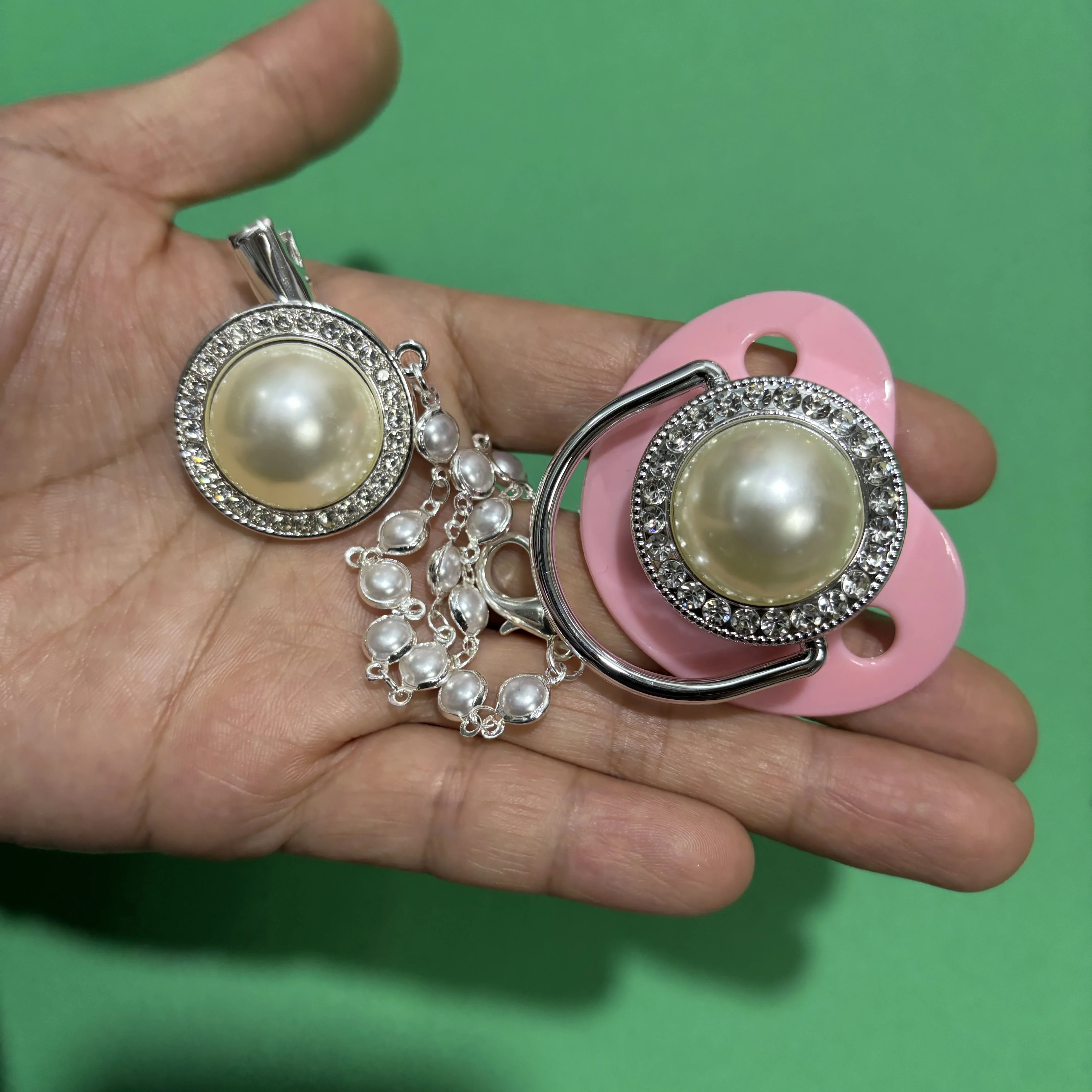 

Элегантный держатель для соски с жемчугом и кристаллами, имитирующими бриллианты, для младенцев - золотистый металлический зажим и цепочка