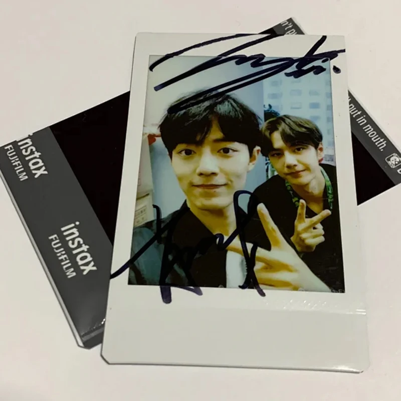 

Limited edition new Xiao Zhan, Wang Yibo, both personally signed 3-inch photos