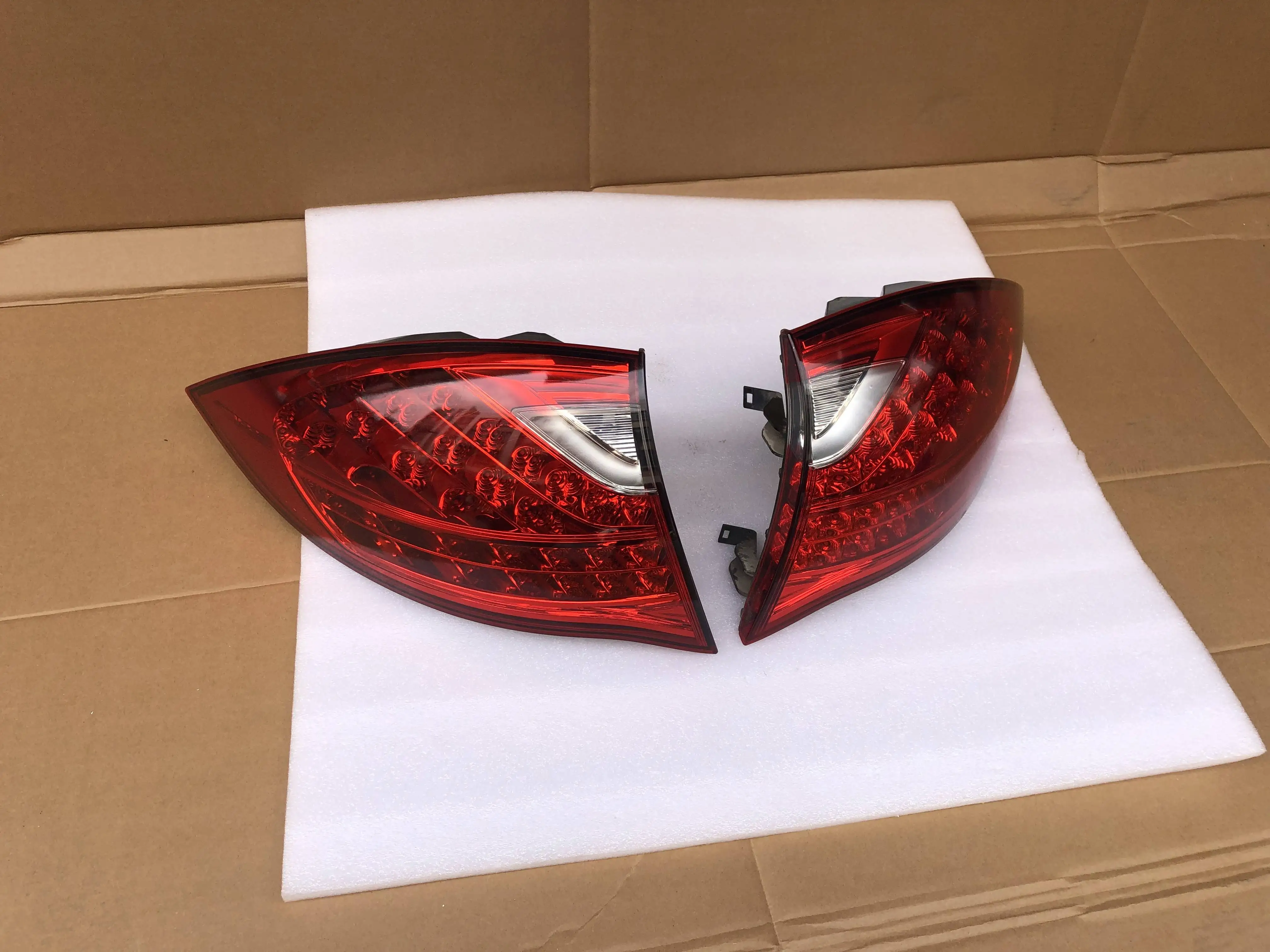 Für schnelle Lieferung Hohe Qualität 2012 2013 9 Pa Led-Rücklicht Original Gebraucht Gts Porsche Cayenne 958 Rücklicht