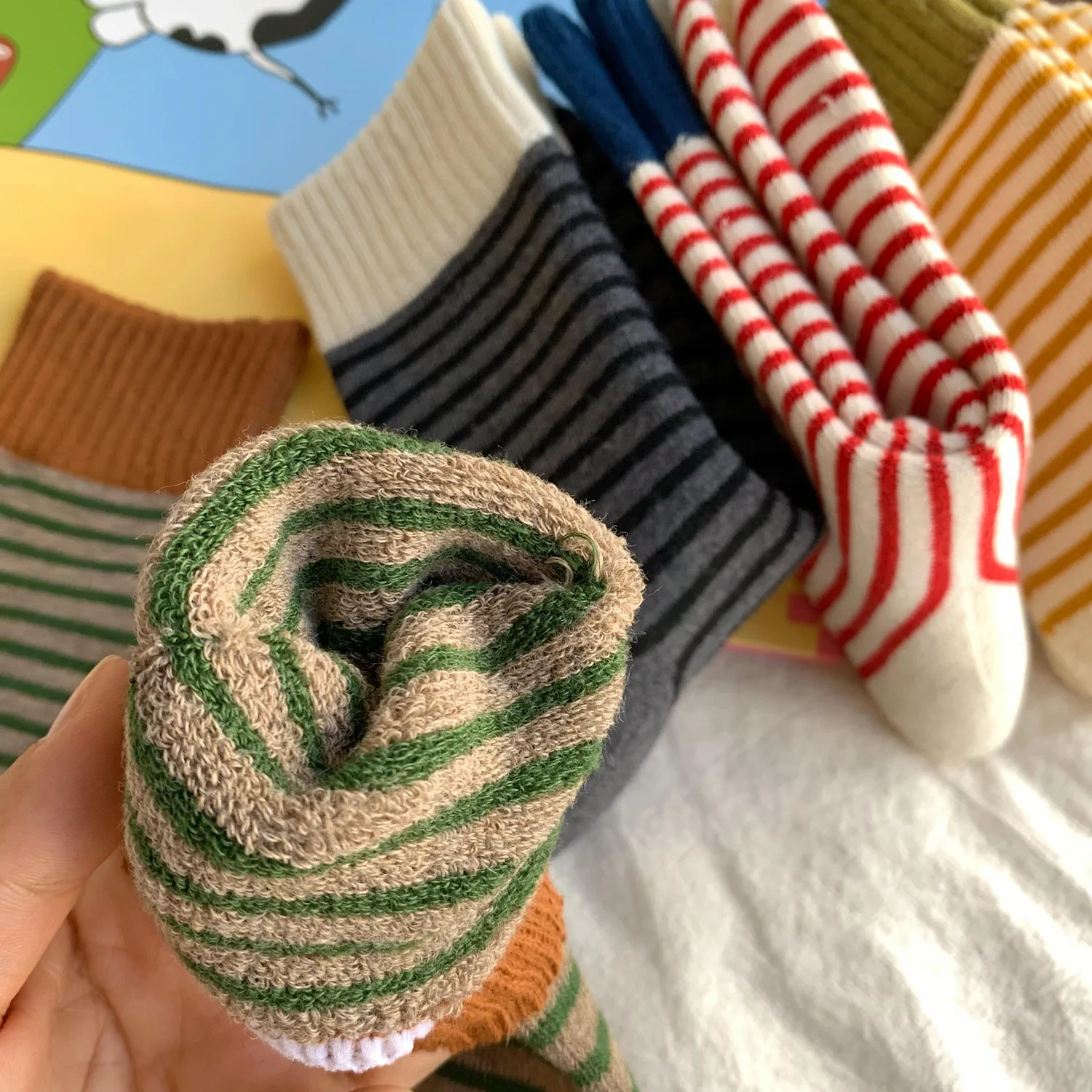 Женские осенне-зимние носки, модные однотонные носки, простые утолщенные теплые шерстяные чулочно-носочные изделия в вертикальную полоску, носки с ворсом в рубчик