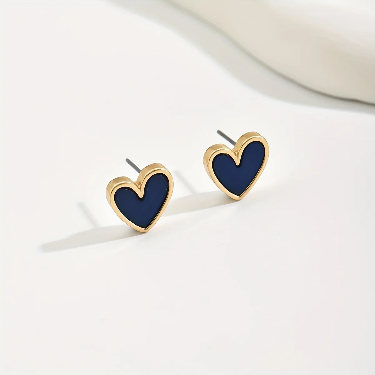 1 Pair of Fashionable, Simple, and Versatile Heart Stud Earrings for Valentine's Day - Detail 1