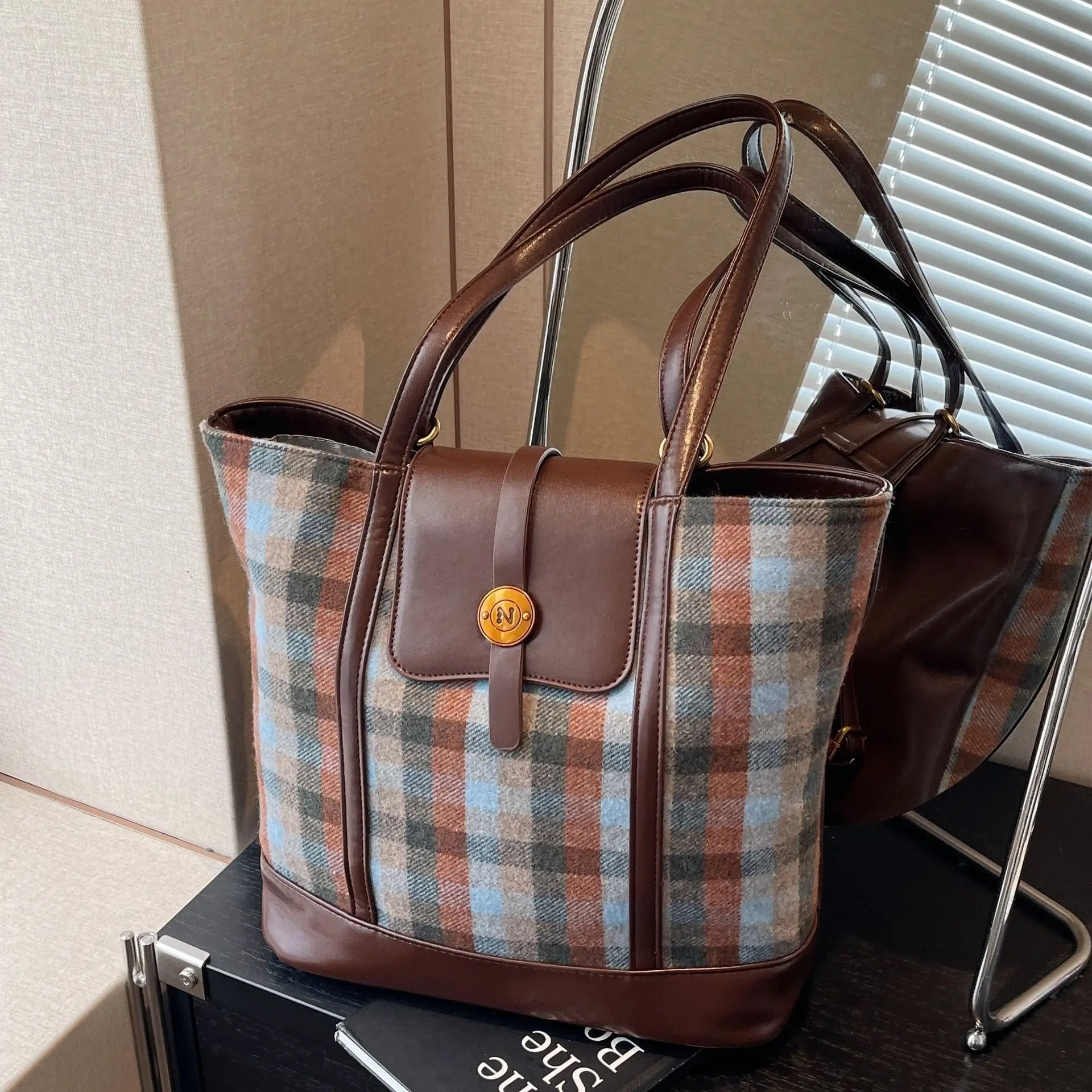 Woolen plaid large capacity bag for women's autumn 2024 new trendy tote bag versatile casual backpack