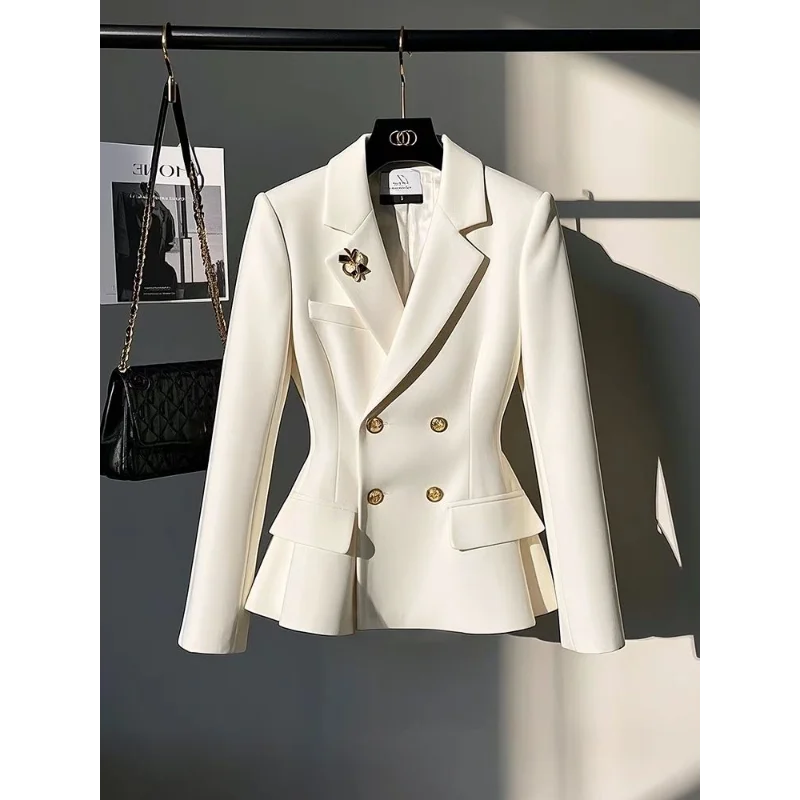 سترة بدلة صغيرة جديدة ربيعية لعام 2025 للنساء قصيرة غير رسمية متعددة الاستخدامات ونحيفة للشباب الراقية