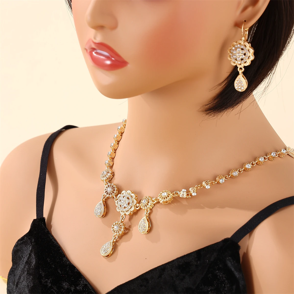 

Moroccan Style Women's Wedding Jewelry, Necklace And Earrings 2-Piece Set, Full Of Rhinestone Setting