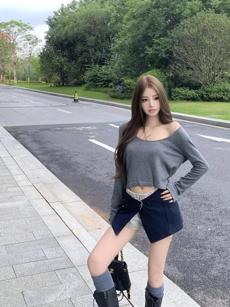 

Sweet and spicy girl simple solid color long sleeved T-shirt high waisted casual two-piece shorts summer trendy two-piece set