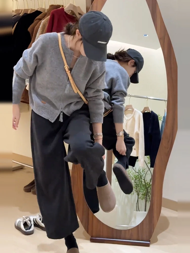 

Ay Lazy Sle вязаный свитер, пальто, женское пальто ранней осени 2024, новый высококачественный открытый кардиган маленького размера, милый свободный крой, чистый цвет