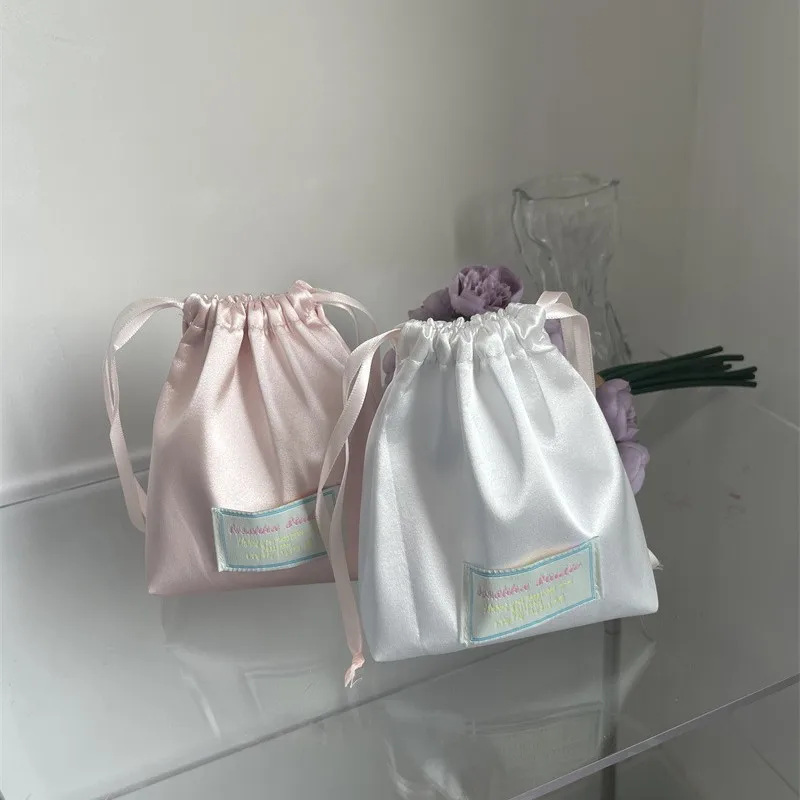 กระเป๋าผ้าซาตินสไตล์เกาหลีแบบมีเชือกผูก  กระเป๋าใส่เครื่องสำอาง  กระเป๋าใส่ของใช้ในห้องน้ำ  กระเป๋าใส่เครื่องประดับแบบพกพา  กระเป๋าจัดระเบียบสำหรับเดินทาง