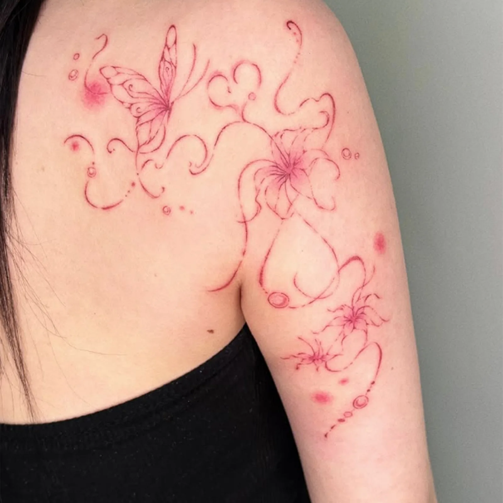 

Временная татуировка-наклейка с бабочкой и большим цветком для спины и ключицы, красная линия, боди-арт для женщин