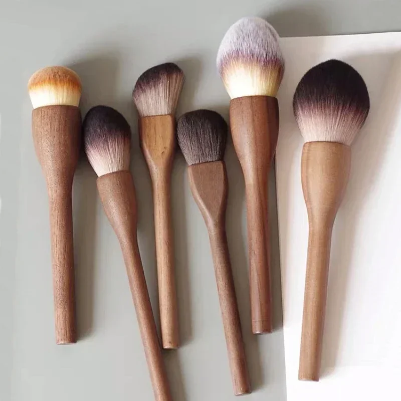 New 1Pcs European Vintage Wood Handle Makeup Brush High Quality Walnut Loose Powder Blush Foundation Contour Brush Super Soft