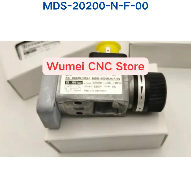 

brand new original Differential pressure switch MDS-20200-N-F-00 9580823021 a piece of