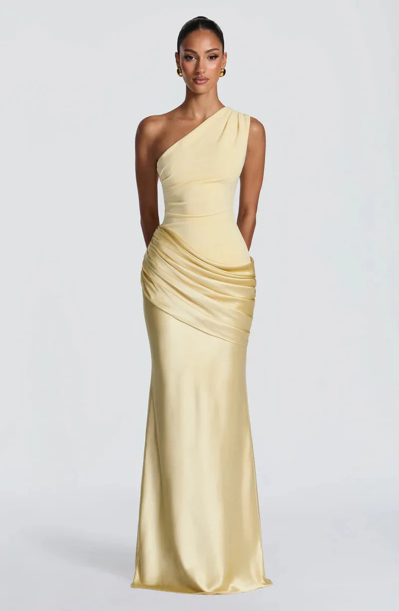 Robe longue sirène asymétrique à une épaule froncée INS pour femme, coupe ajustée, unie, pour soirée, mariage, bal de promo, demoiselle d'honneur, tenue de cérémonie, robe maxi pour femme