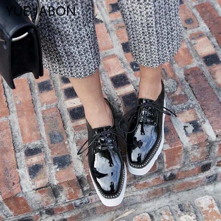 Fashion Rivet Dec Thick Sole Breathable Vulcanized Shoes Women Sneakers Patent Leather Platform Shoes Women Lace Up Casual Shoes