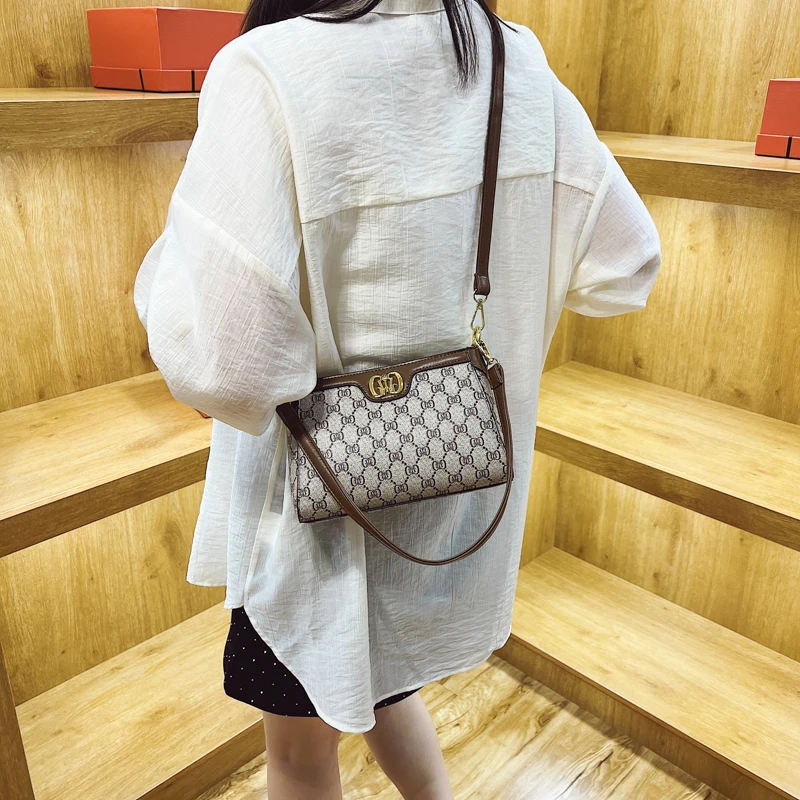 

Stylish Women's Leather Crossbody Bag Elegant Luxury Shoulder Handbag Fashion Designer Classic Tote For Daily Wear